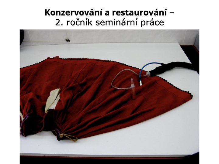 VOŠ¸ Praha - Konzervování a restaurování textilií.057